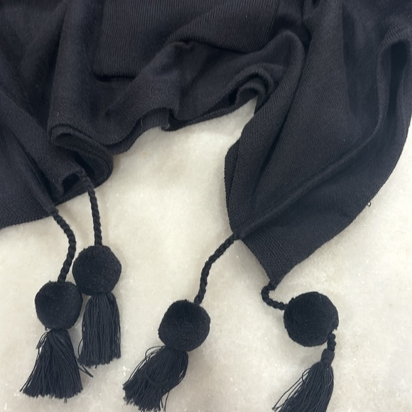 Lilly Pulitzer black pull on sweater in size medium - Picture 5 of 5